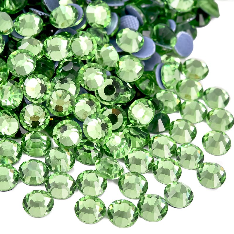 Pedrería hotfix Peridoto SS16 — el verde lima que electriza tus diseños de primavera